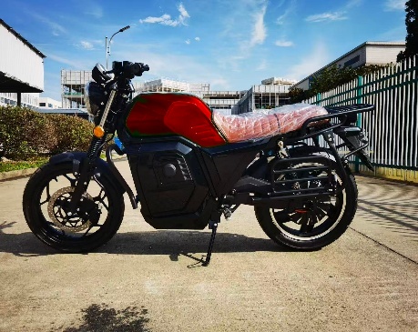 Simulación visual de motocicleta eléctrica roja
